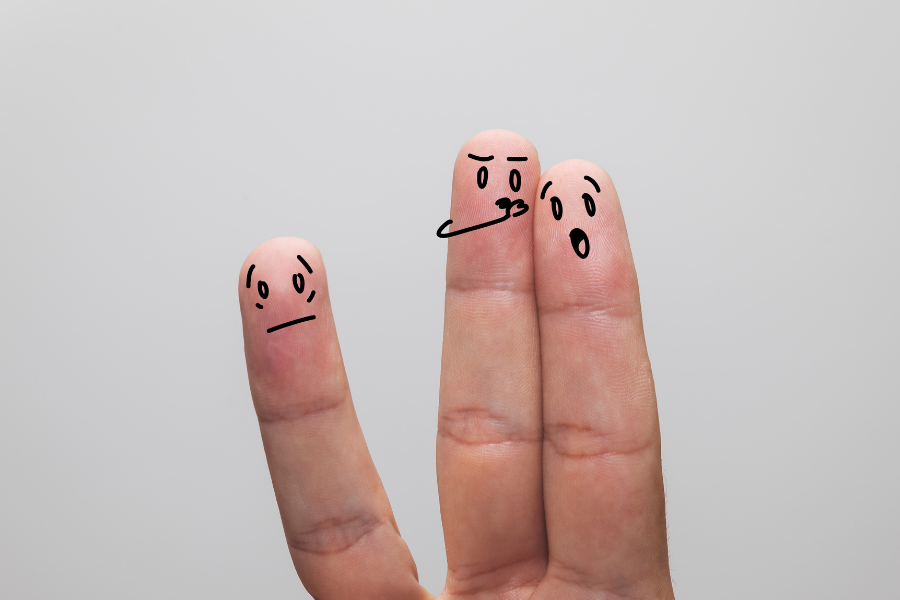 Trust problem a- three fingers representing gossiping